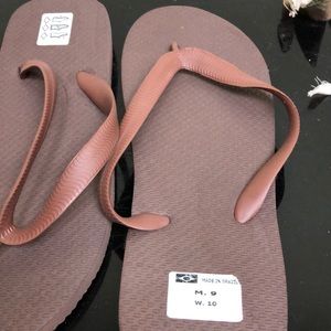 SALE! NWT brown rubber flip flops